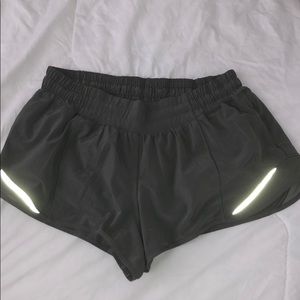 lululemon hotty hot shorts size 8